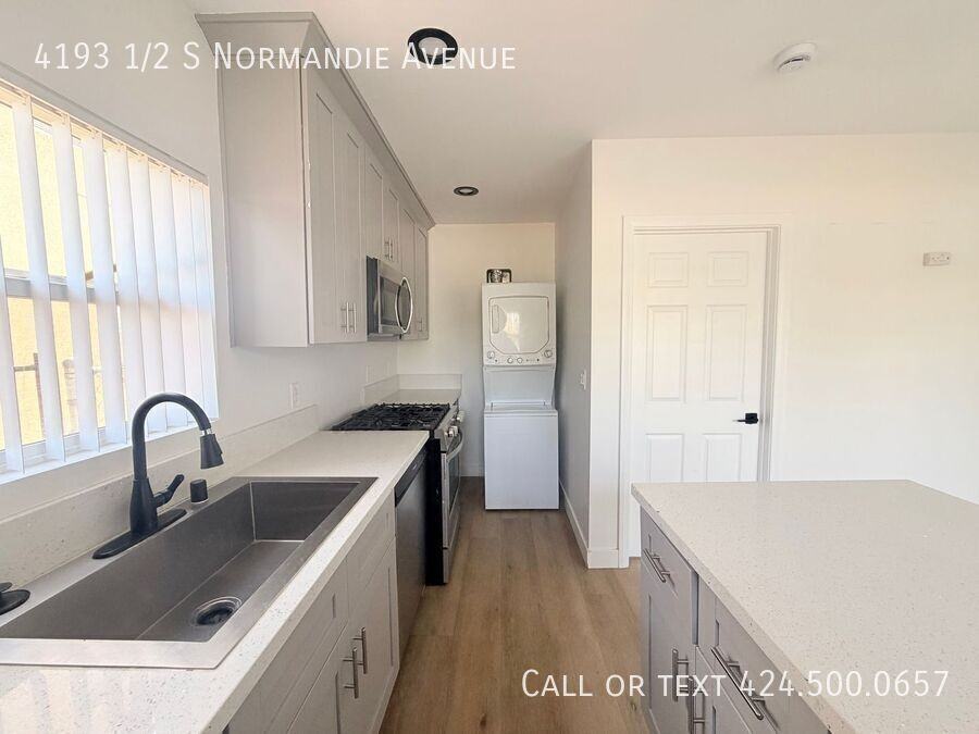 4193 1/2 S Normandie Ave - Photo 5 of 14