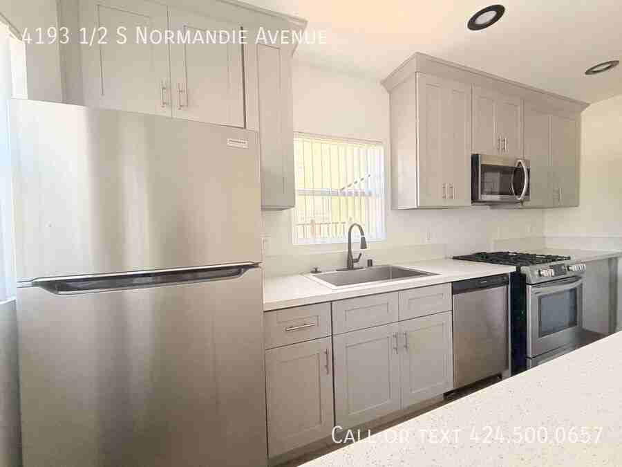 4193 1/2 S Normandie Ave - Photo 6 of 14