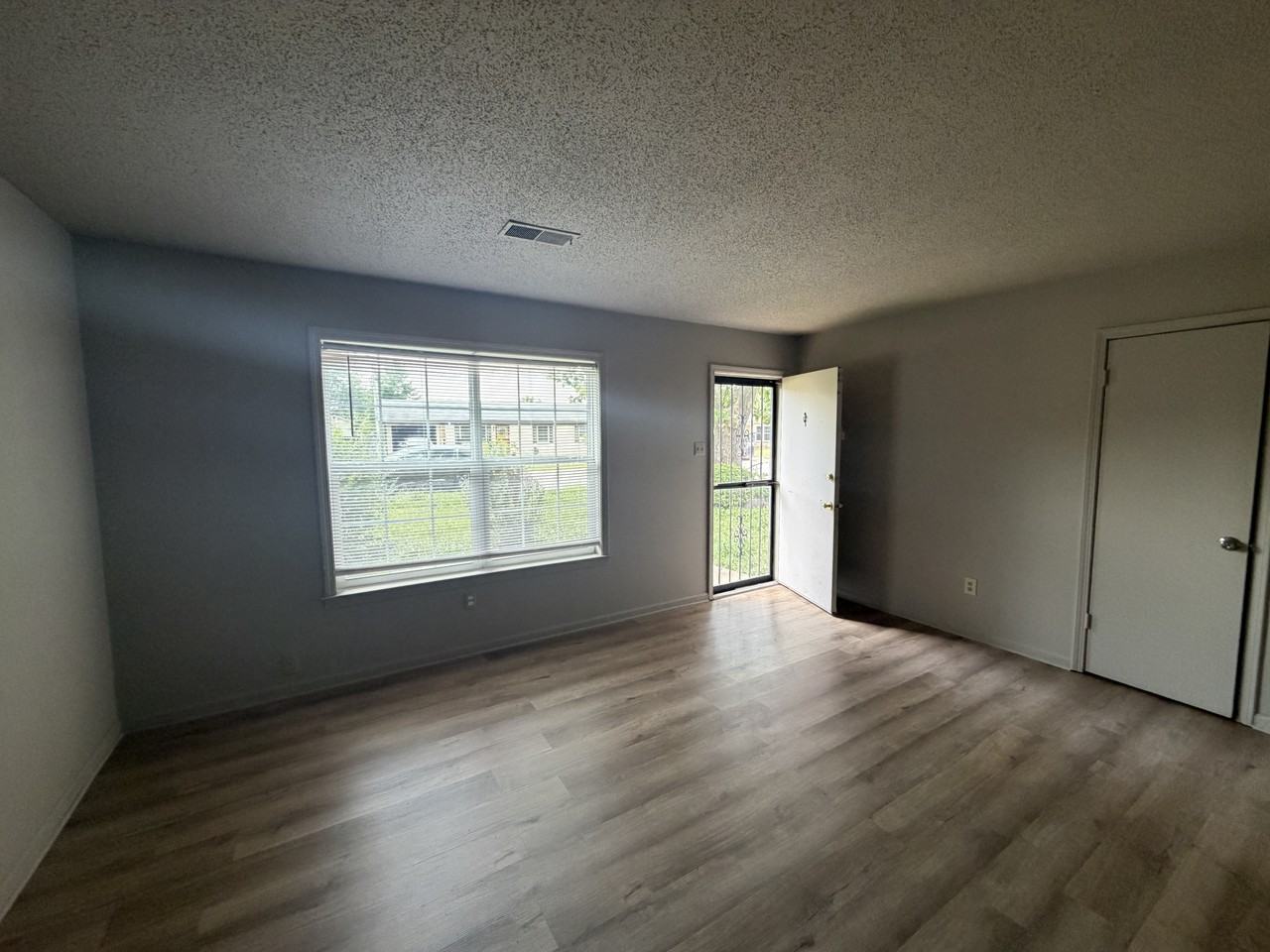 905 Maple Dr - Photo 5 of 16