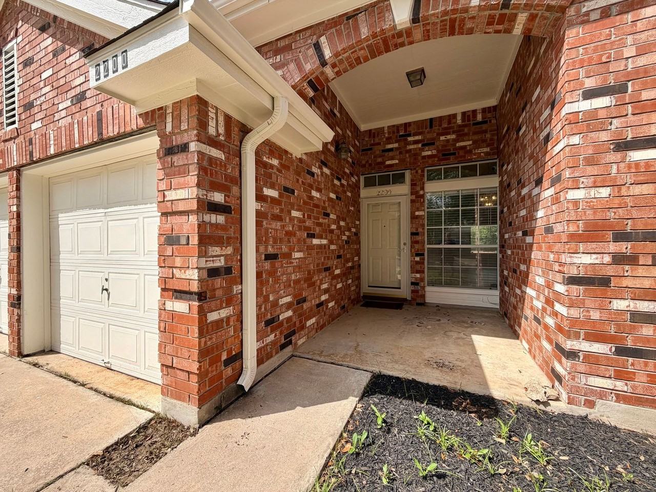 2200 Emmett Pkwy - Photo 2 of 29