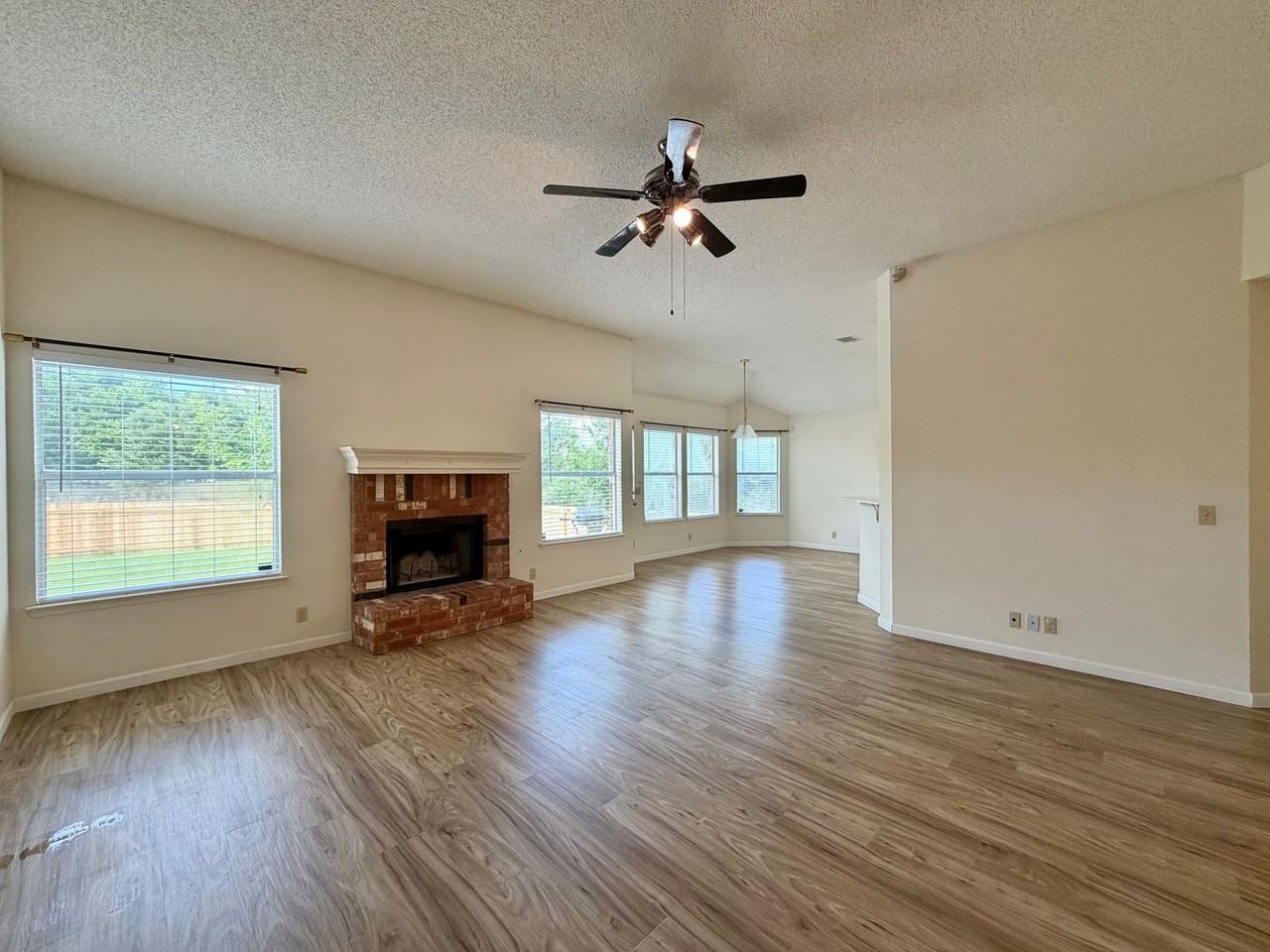 2200 Emmett Pkwy - Photo 4 of 29