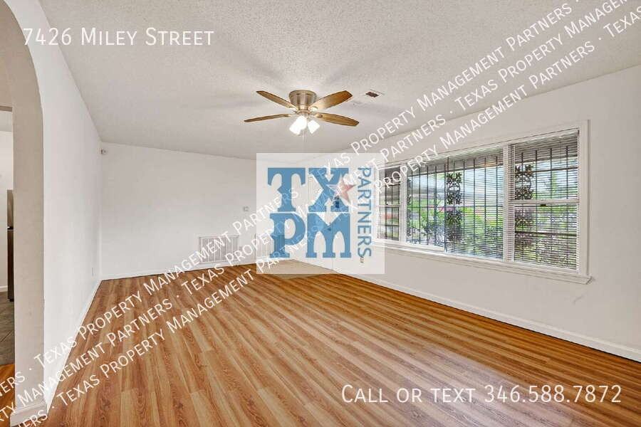 7426 Miley St - Photo 4 of 28