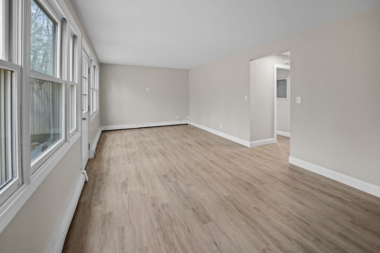 237 Parliament Cir - Photo 2 of 15