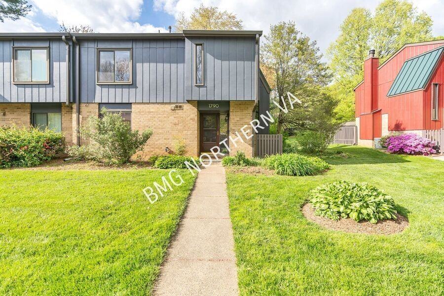 1790 Ivy Oak Sq - Photo 2 of 31