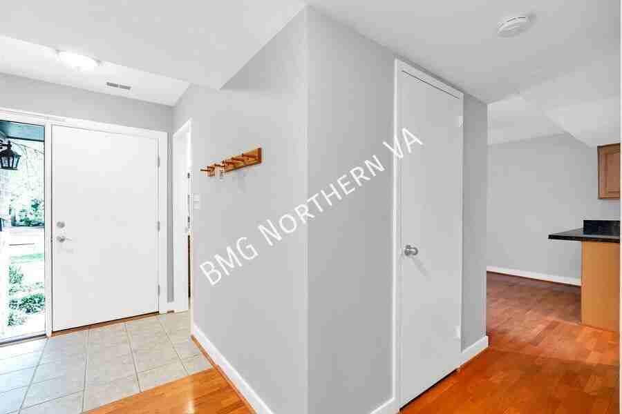 1790 Ivy Oak Sq - Photo 3 of 31