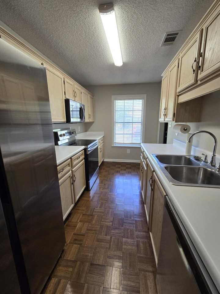 107 Raintree Ct - Photo 2 of 26