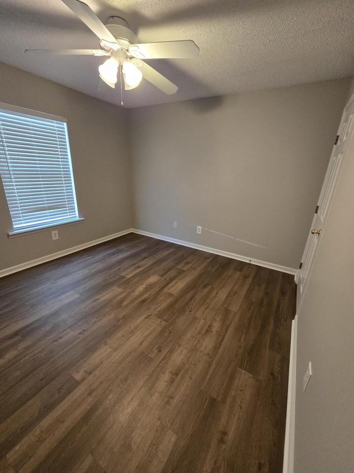107 Raintree Ct - Photo 7 of 26