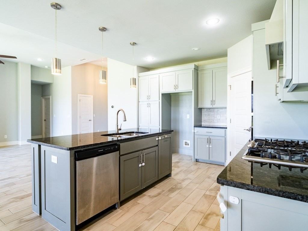 1671 Sunrise Cir - Photo 7 of 35