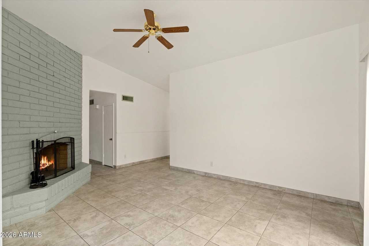 8037 N 40th Ave - Photo 4 of 24