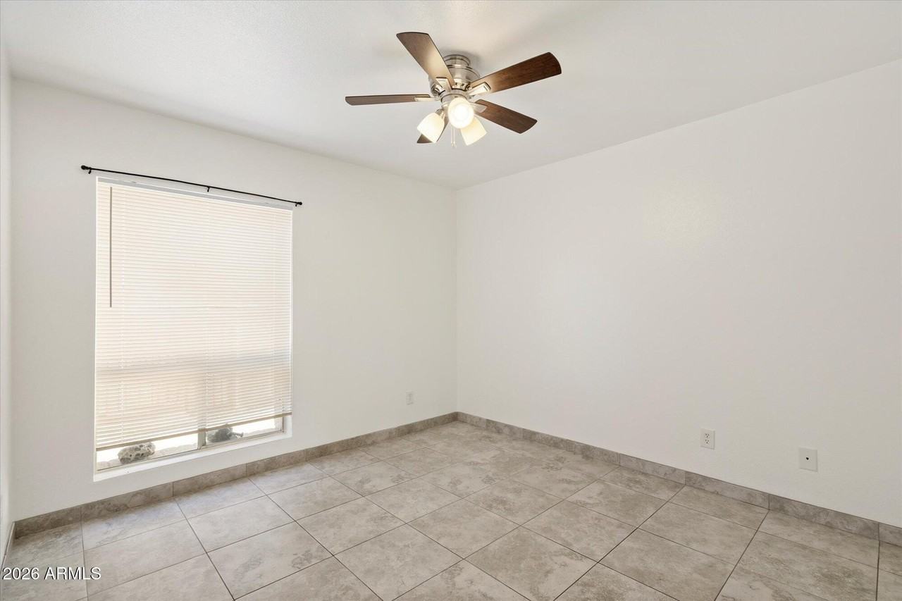 8037 N 40th Ave - Photo 6 of 24