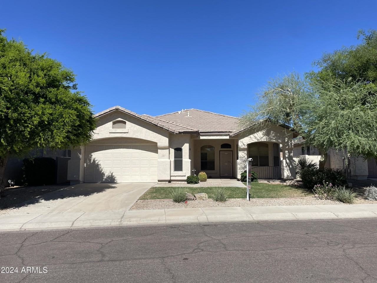 7322 E Gallego Ln - Photo 2 of 33