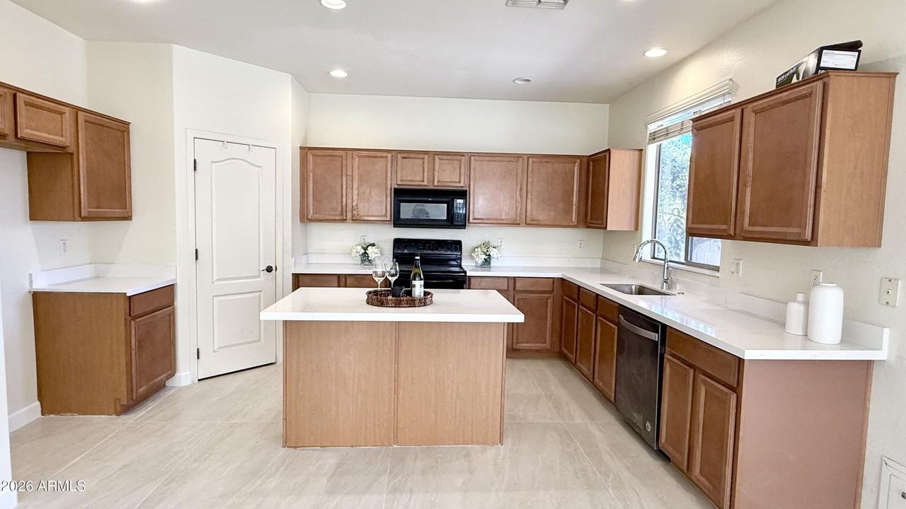 9035 W Bluefield Ave - Photo 2 of 26