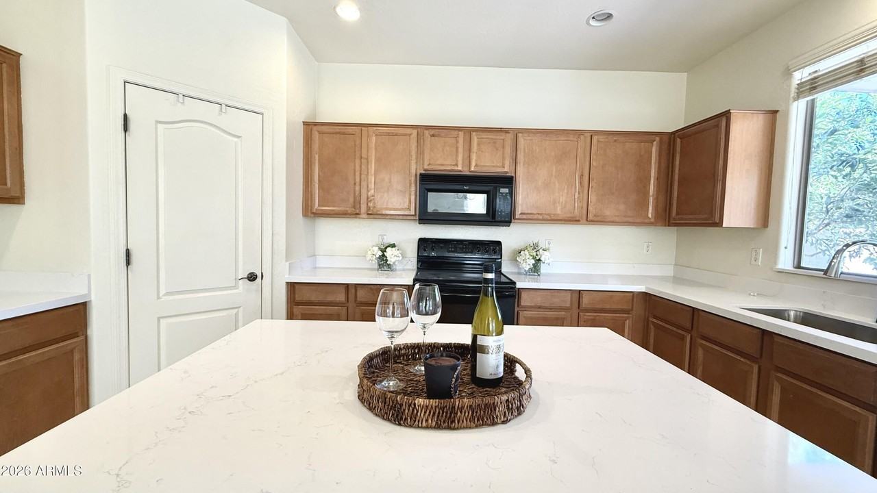 9035 W Bluefield Ave - Photo 3 of 26