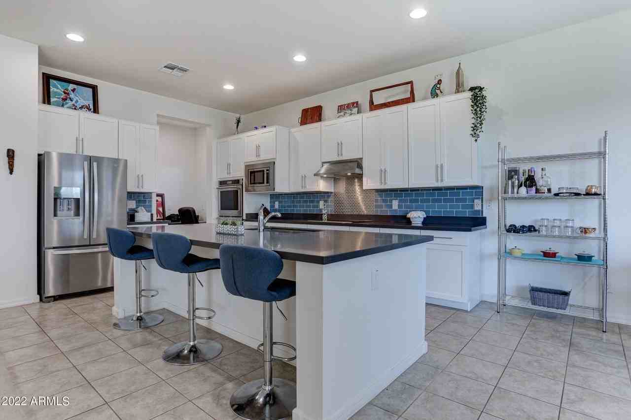 22533 N 93rd Dr - Photo 4 of 17