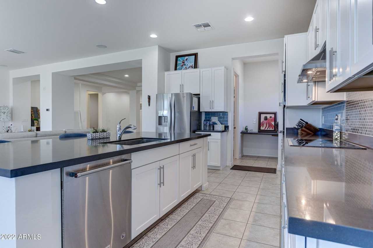 22533 N 93rd Dr - Photo 5 of 17