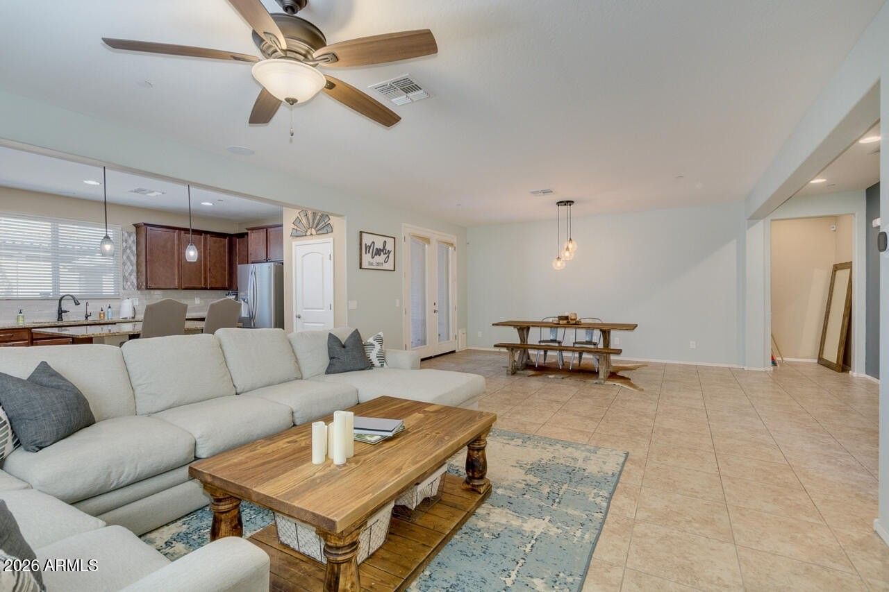 21450 W Almeria Rd - Photo 6 of 40