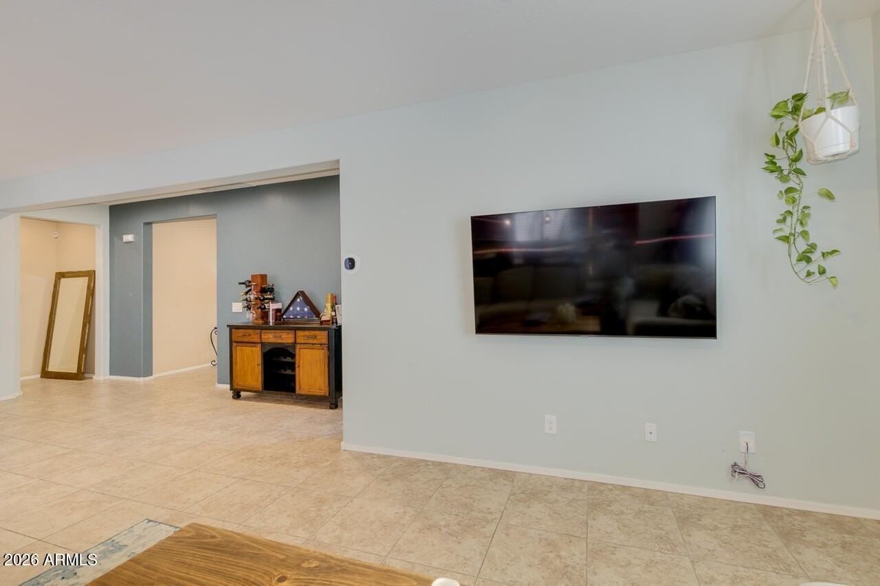 21450 W Almeria Rd - Photo 7 of 40
