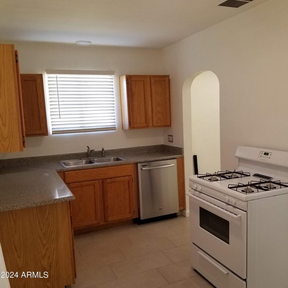 2132 E Mulberry Dr - Photo 5 of 18