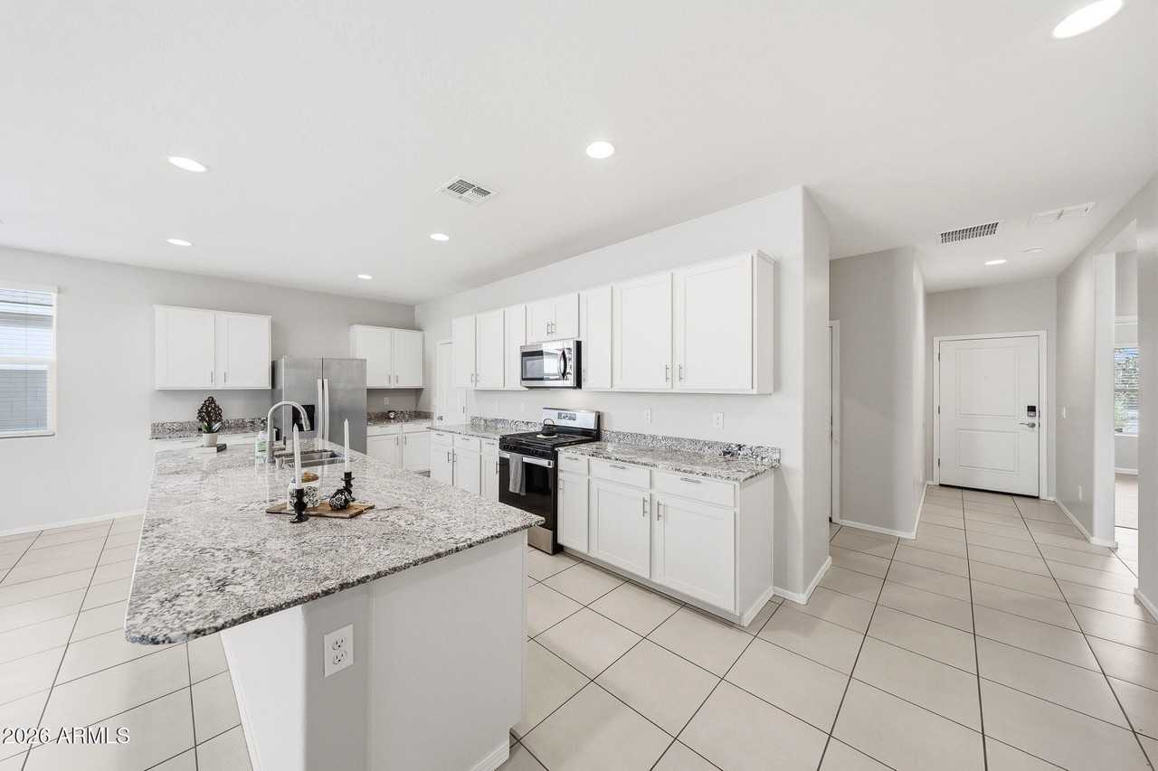 15540 W Smoketree Dr - Photo 4 of 32