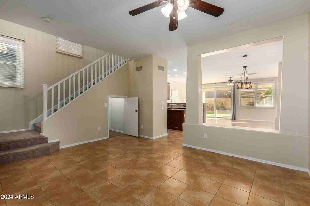 2343 E Sunland Ave - Photo 3 of 34