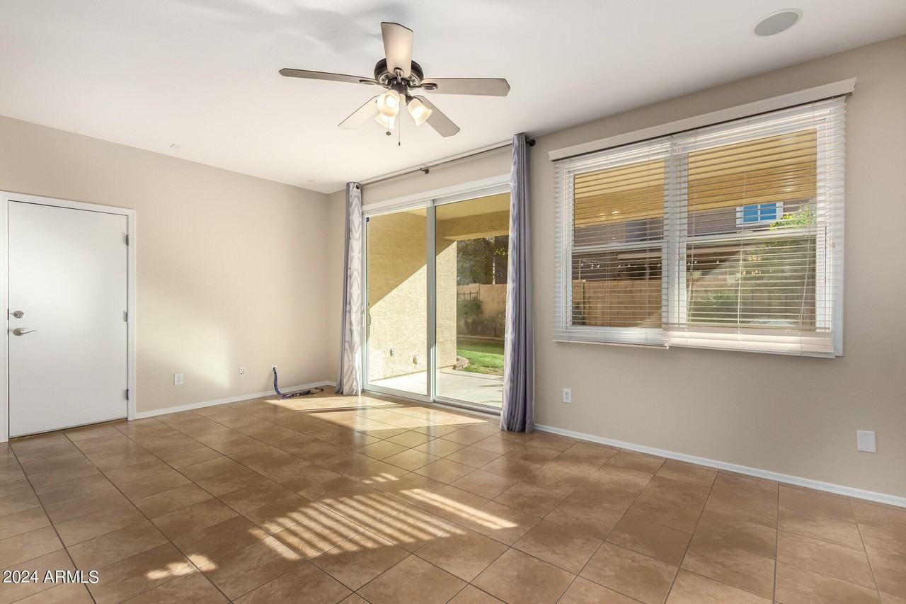 2343 E Sunland Ave - Photo 4 of 34