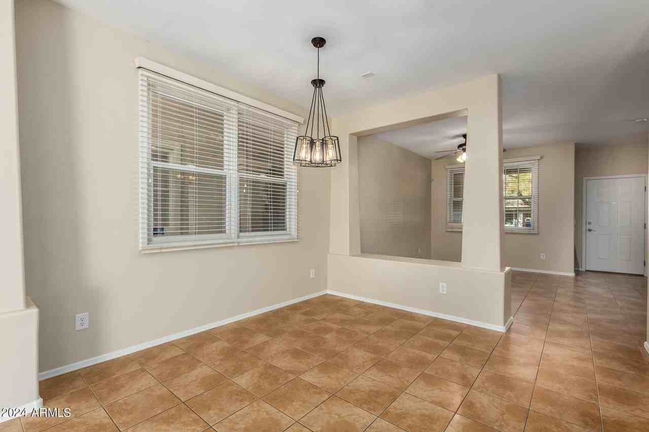 2343 E Sunland Ave - Photo 5 of 34