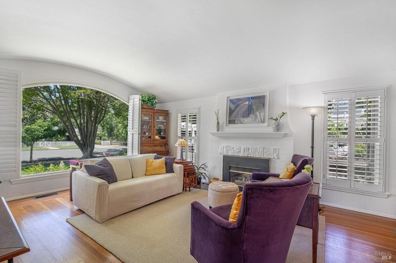 1208 Mcdonald Ave - Photo 4 of 24