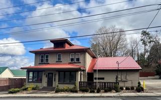 featured image of 715 N Kanawha St