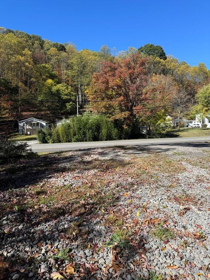 RT 16/ NEAR SOPHIA, 330 ROBERT C. BYRD DR. - Photo 2 of 8