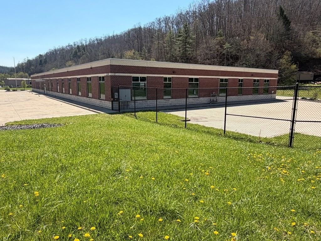 4499 Appalachian Hwy - Photo 3 of 29