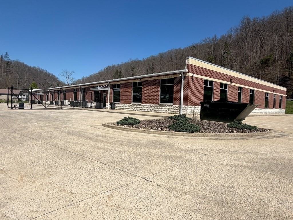 4499 Appalachian Hwy - Photo 7 of 29