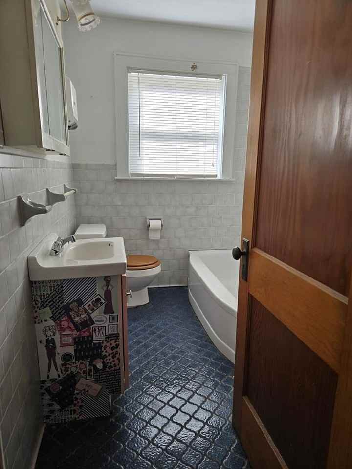 2986 Robert C Byrd Dr - Photo 6 of 15