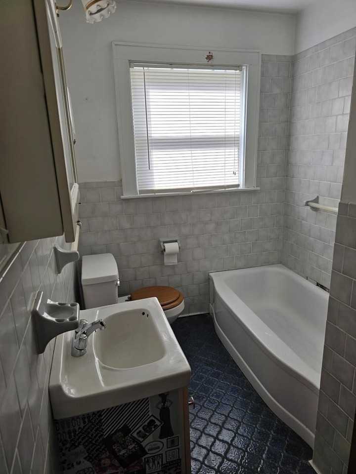 2986 Robert C Byrd Dr - Photo 7 of 15