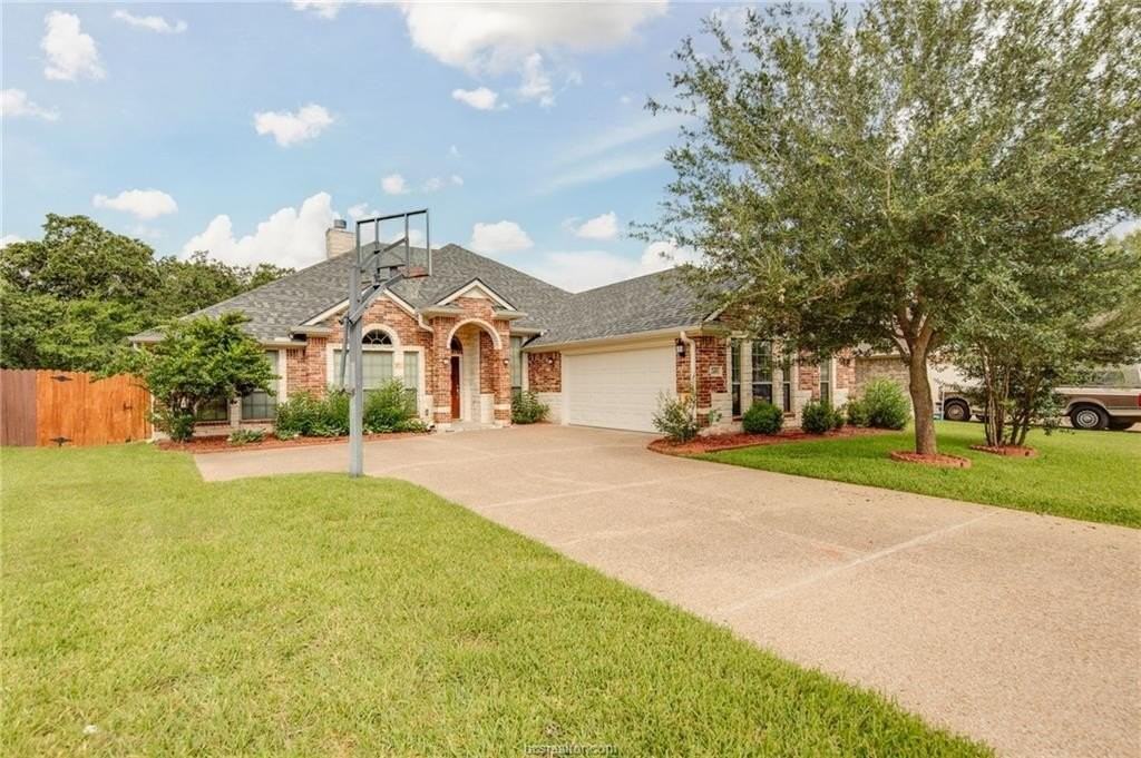 2481 Newark Cir - Photo 2 of 25