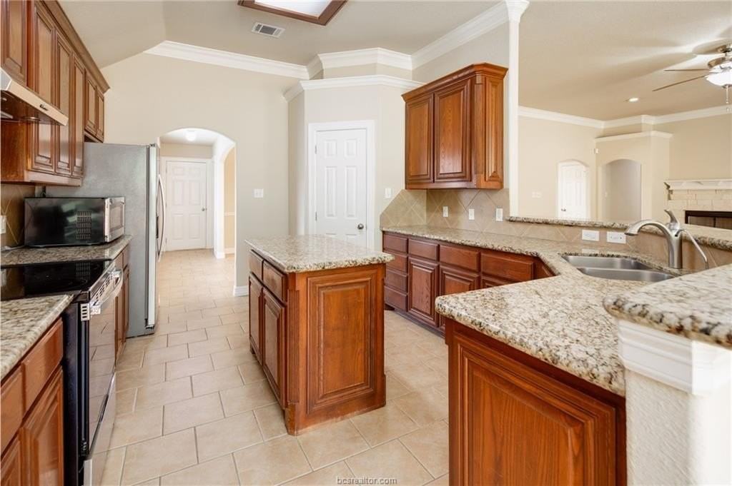 2481 Newark Cir - Photo 5 of 25