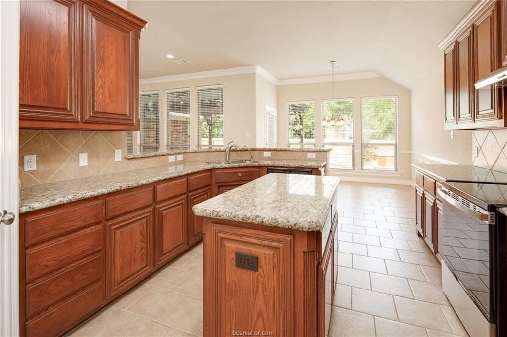2481 Newark Cir - Photo 7 of 25