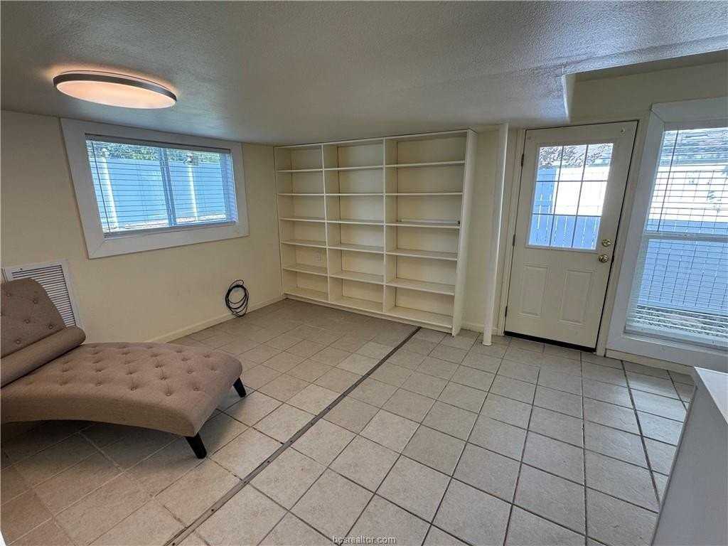 600 W Dexter Dr #A - Photo 3 of 13
