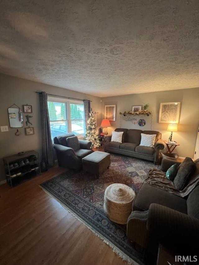4075 N Brookwood Dr - Photo 3 of 18