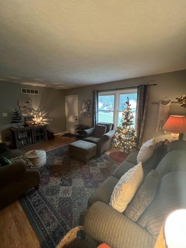 4075 N Brookwood Dr - Photo 4 of 18