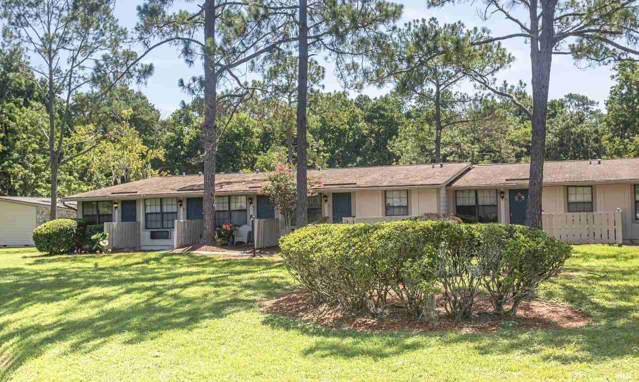2302 S Brandon Ct - Photo 2 of 9