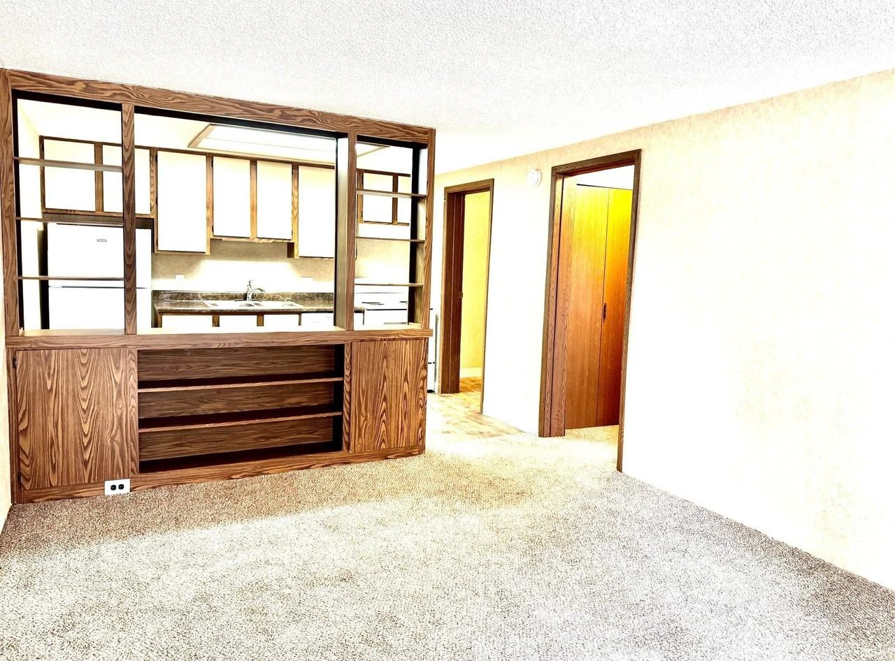 2302 S Brandon Ct - Photo 4 of 9
