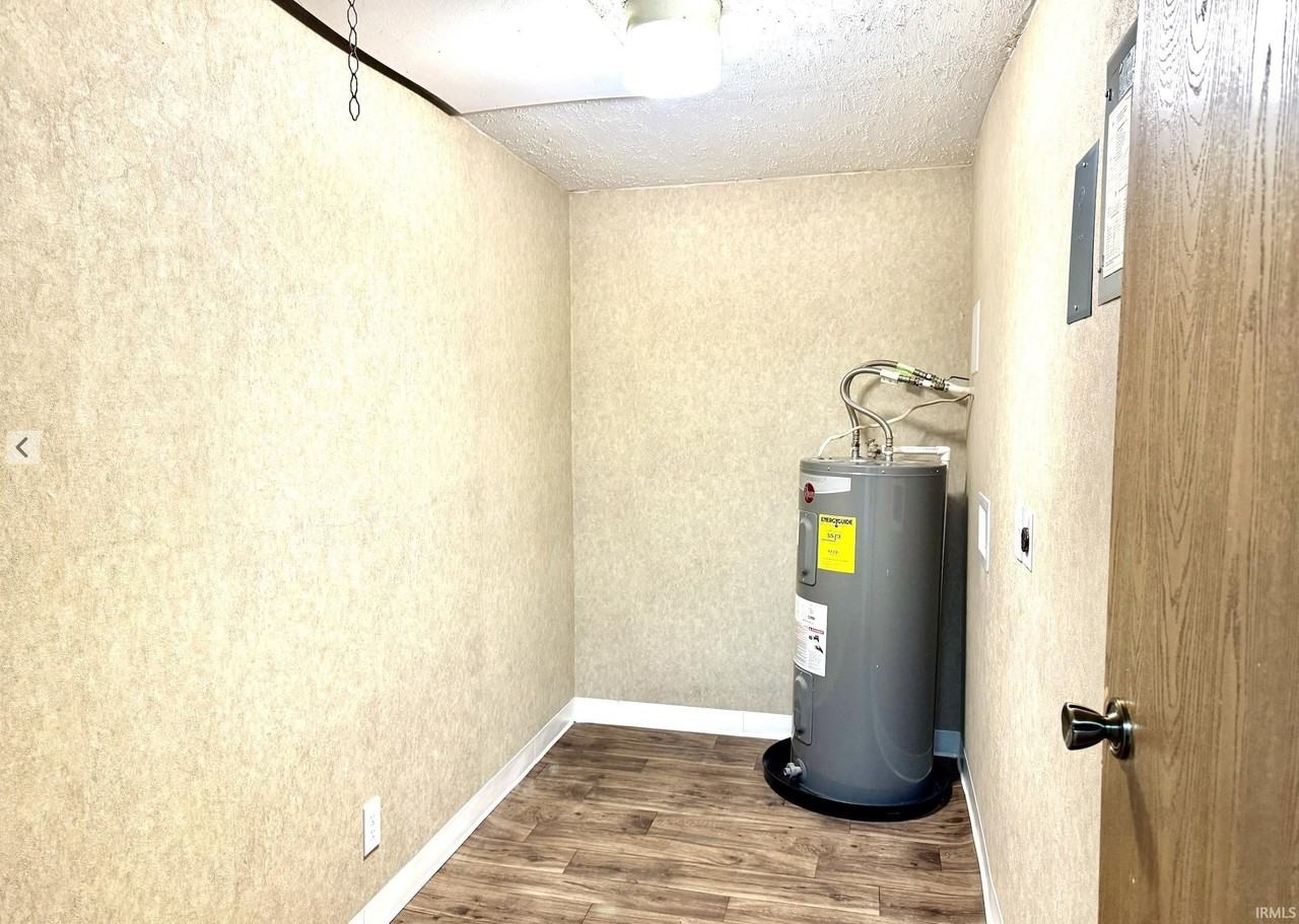 2302 S Brandon Ct - Photo 6 of 9