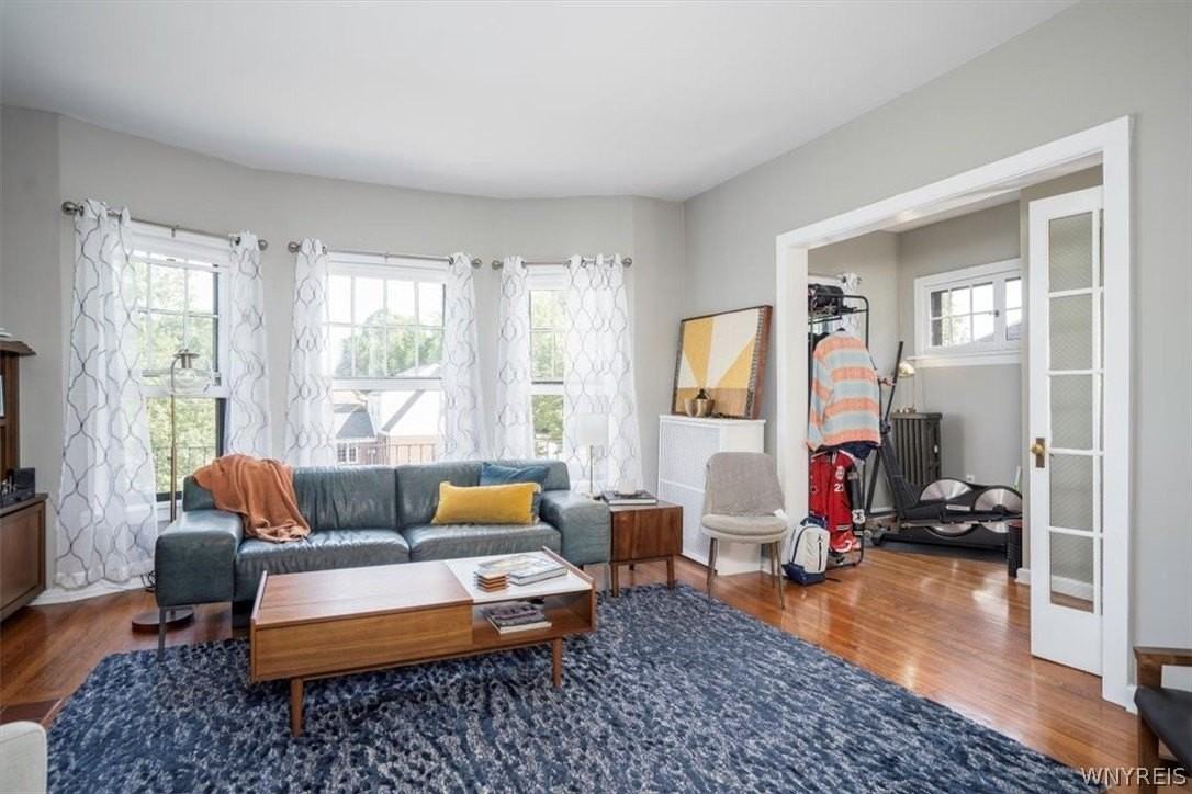 825 Forest Ave - Photo 2 of 13