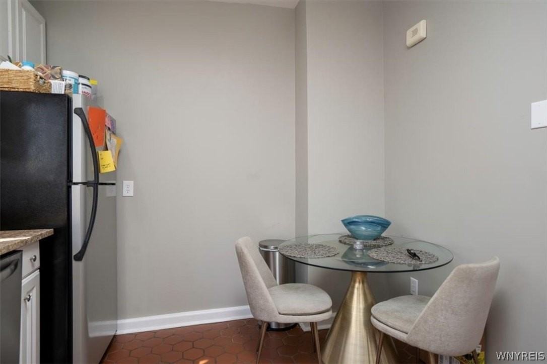 825 Forest Ave - Photo 7 of 13