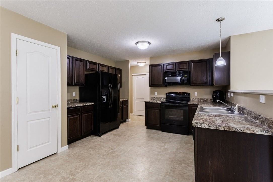 83 Southend Sq - Photo 6 of 21