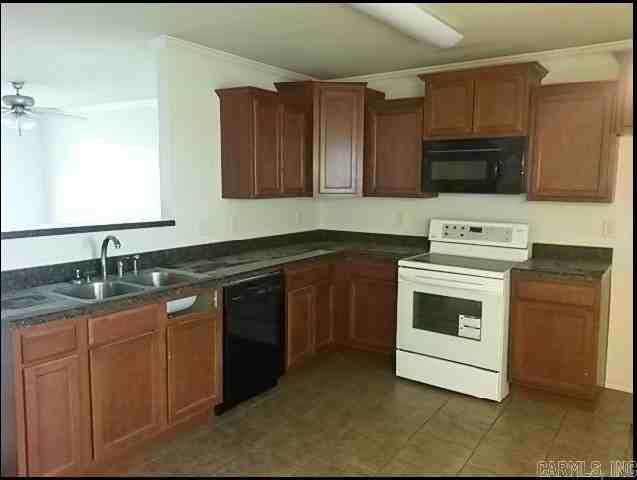 1101 Yarrow Dr - Photo 3 of 10