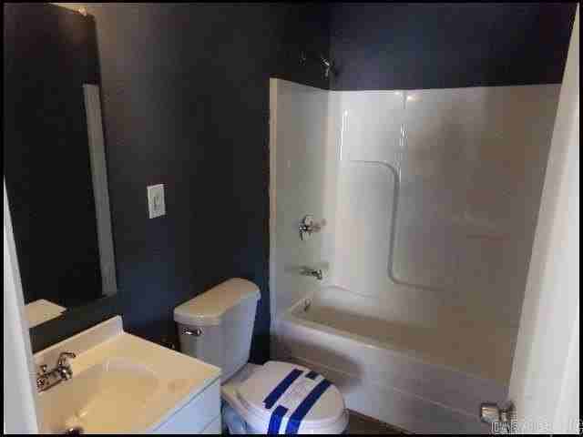 2323 S Spring St - Photo 6 of 14