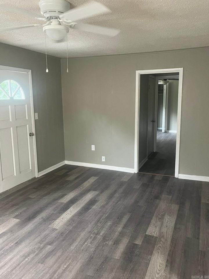 407 W 33rd St - Photo 2 of 11