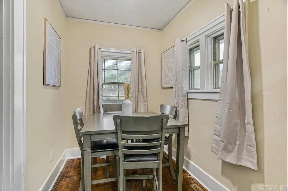 4815 Lee Ave - Photo 6 of 17