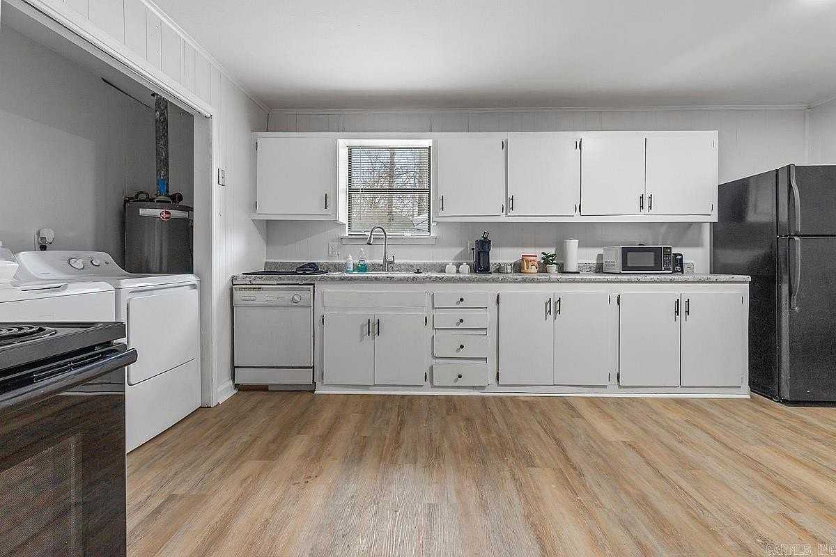 511 Briar St - Photo 4 of 12